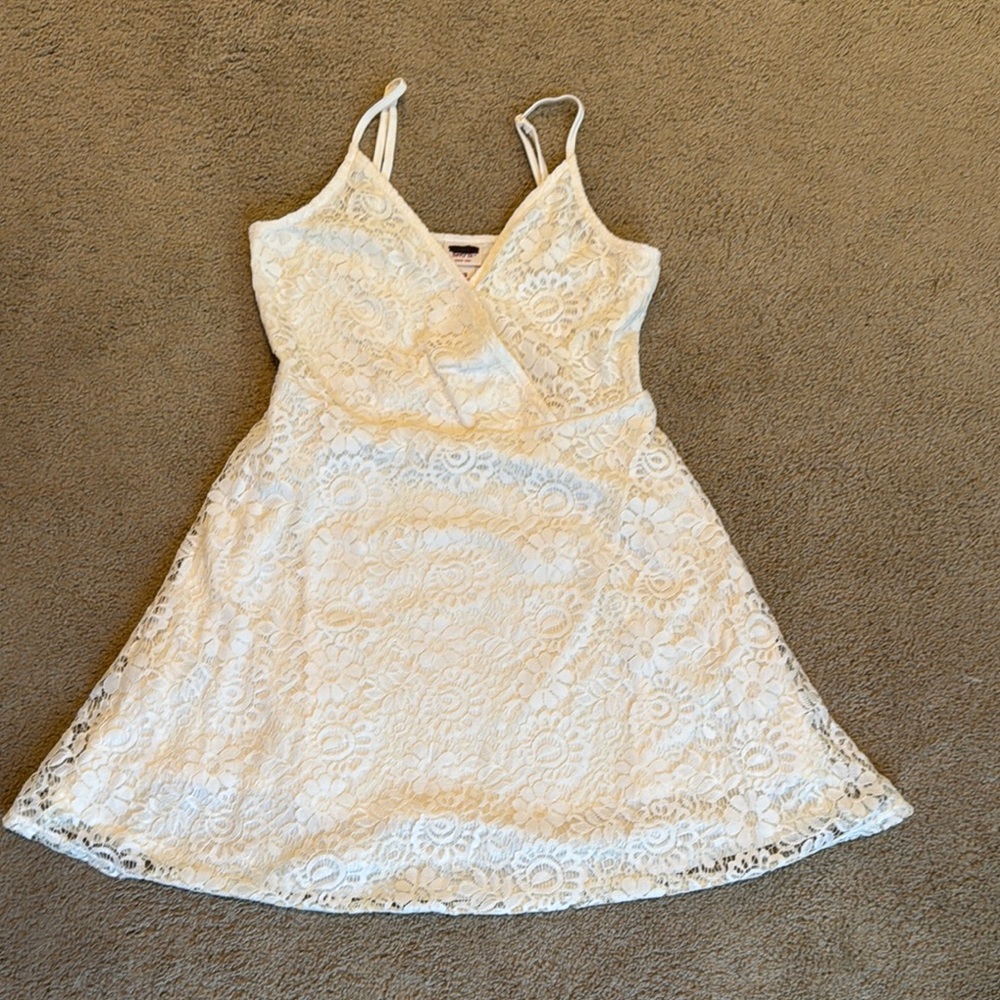 Elegant White Lace Mini Dress